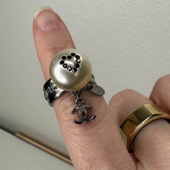 Chanel Paris Silver Embossed Logo Pearl Crystal Heart Dangle Ring 6.5 - Picture 14 of 16
